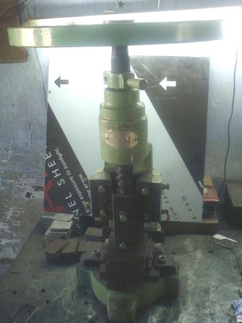 Manual Latter Pressing Machine