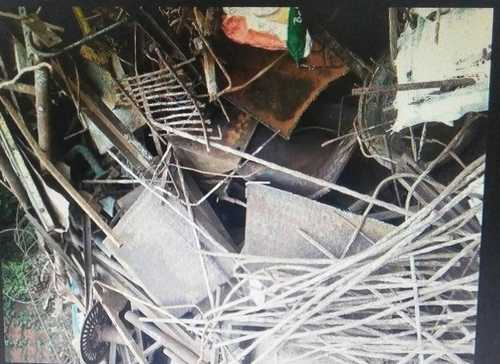 Heavy Duty Metal Scraps - Metal Custom Thickness Brown Color | Heavy Scrap Type Free of Contamination Industrial Use