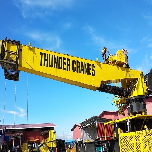 Yellow Hydraulic Power Stationary Pedestal Mounted Offshore Lattice Ship Thunder Cranes